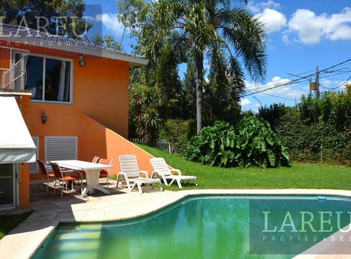 Casa · 300m² · 5 Ambientes · 2 Cocheras