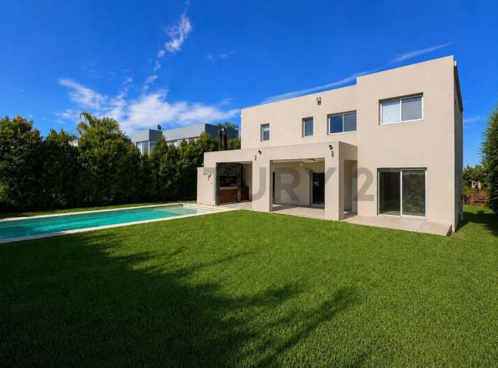 Casa · 181m² · 6 Ambientes · 4 Cocheras