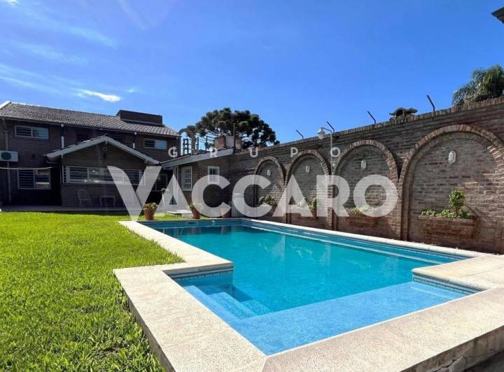 Casa · 268m² · 5 Ambientes · 2 Cocheras