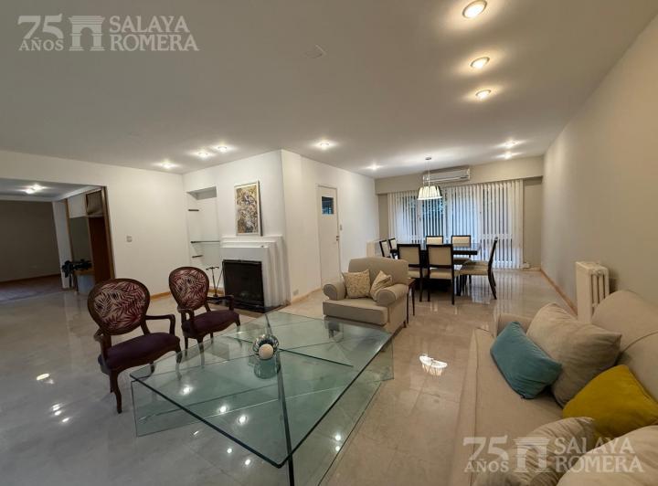 Casa · 374m² · 7 Ambientes · 2 Cocheras