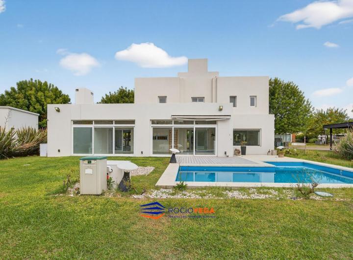Casa · 1018m² · 7 Ambientes · 2 Cocheras
