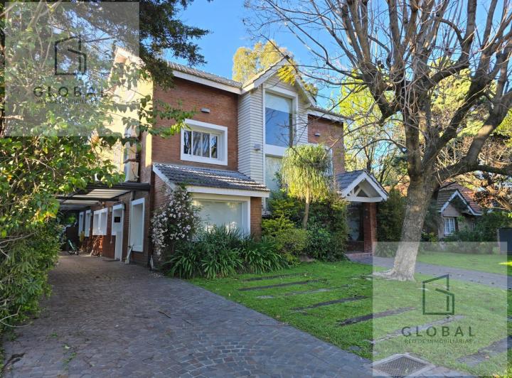 Casa · 370m² · 7 Ambientes · 2 Cocheras