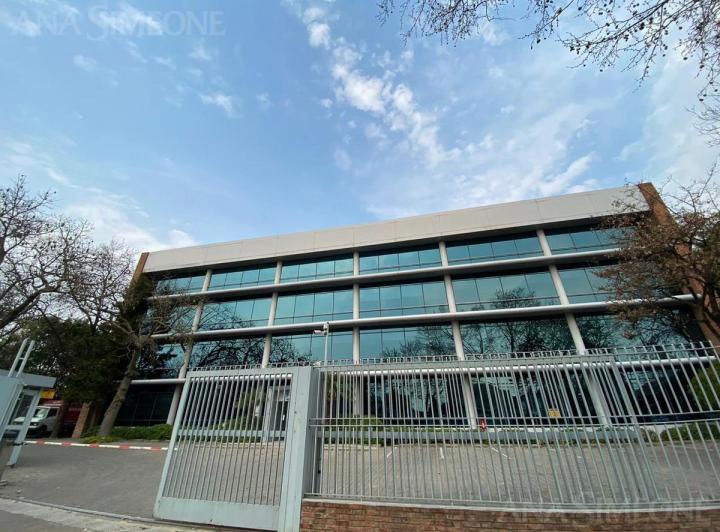 Oficina comercial · 600m² · 8 Cocheras