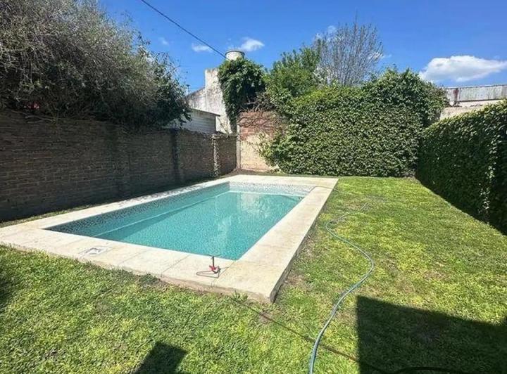 Casa · 220m² · 5 Ambientes · 1 Cochera