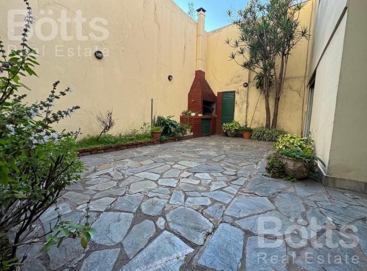 Casa · 250m² · 5 Ambientes · 3 Cocheras