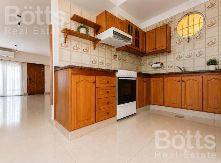 Casa · 250m² · 5 Ambientes · 3 Cocheras