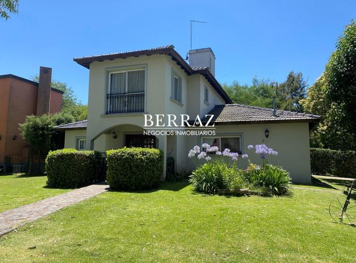 Casa · 153m² · 4 Ambientes · 2 Cocheras