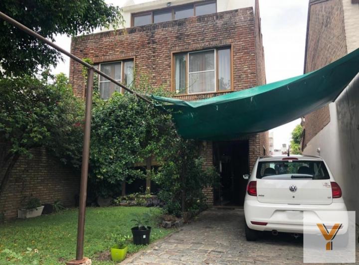Casa · 350m² · 8 Ambientes