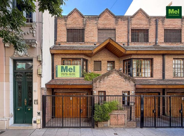 Casa · 208m² · 4 Ambientes · 2 Cocheras