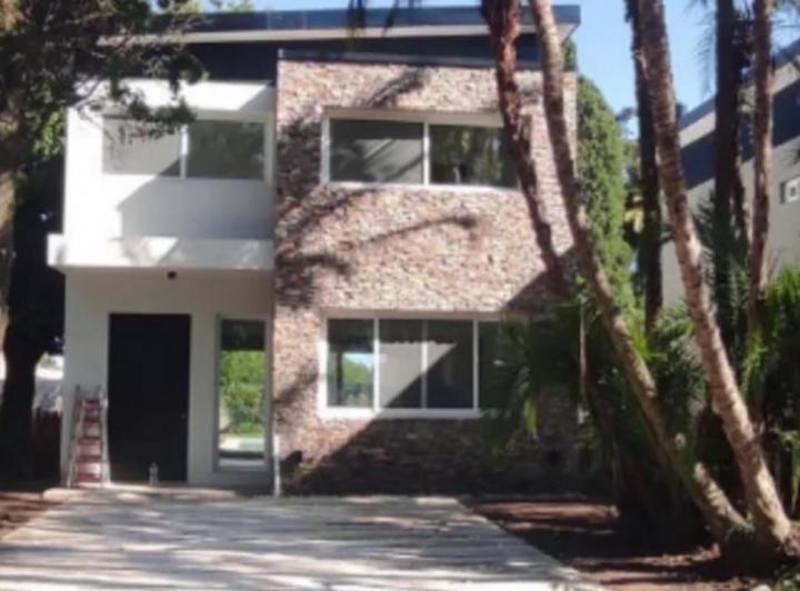 Casa · 170m² · 4 Ambientes · 2 Cocheras