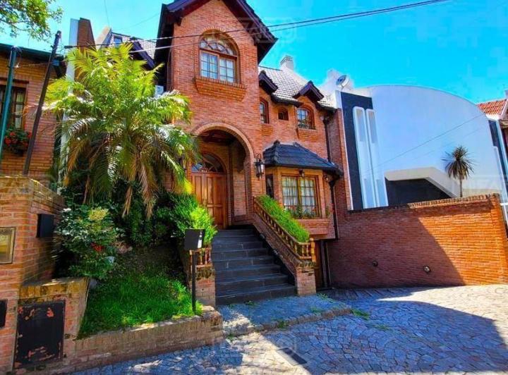 Casa · 416m² · 7 Ambientes · 3 Cocheras