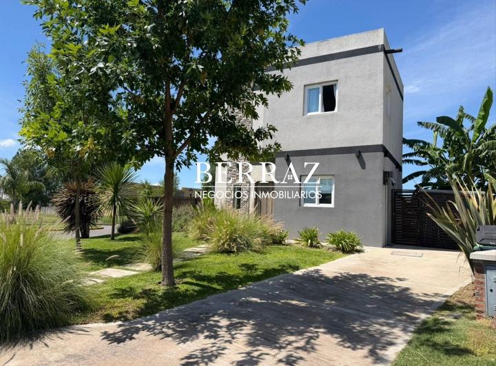 Casa · 103m² · 4 Ambientes · 2 Cocheras