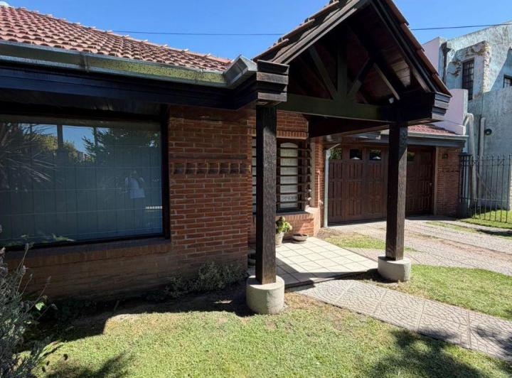 Casa · 145m² · 4 Ambientes · 1 Cochera