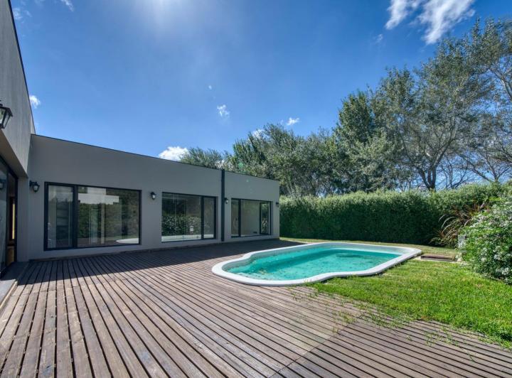 Casa · 200m² · 4 Ambientes · 2 Cocheras