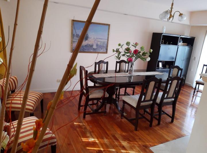 Casa · 180m² · 12 Ambientes · 2 Cocheras