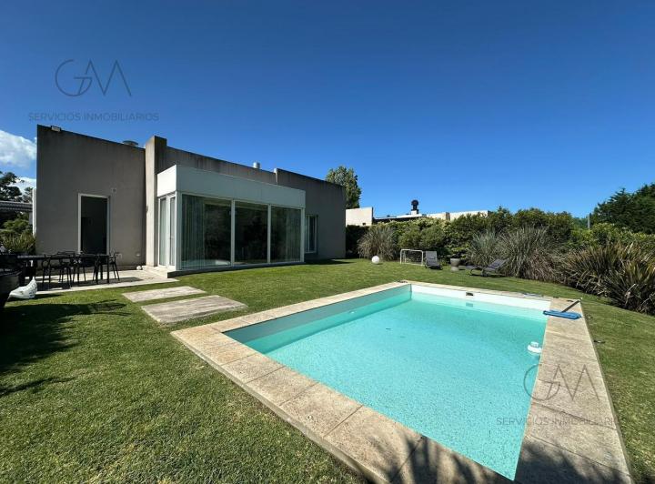 Casa · 215m² · 5 Ambientes