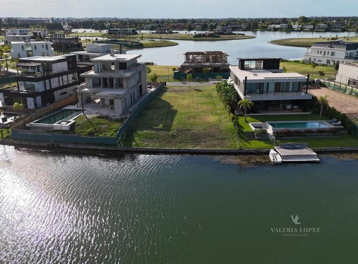 Terreno · 978m²