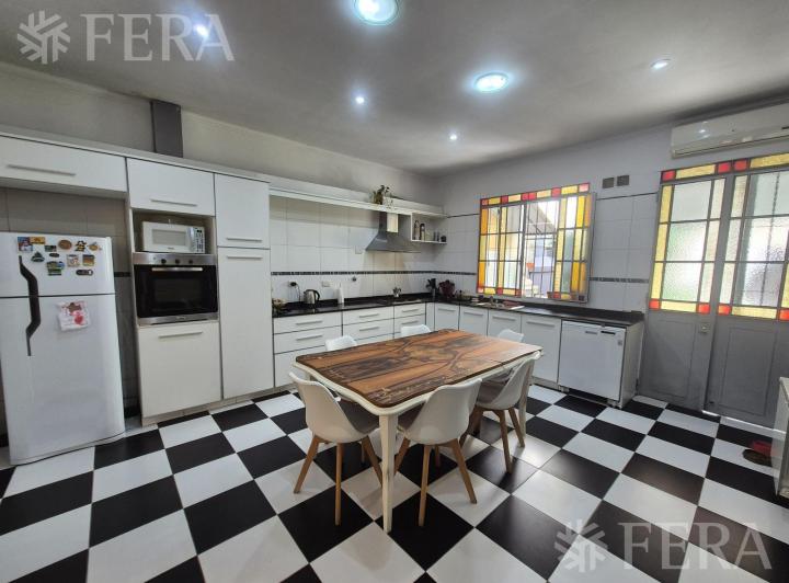 Casa · 107m² · 4 Ambientes · 1 Cochera