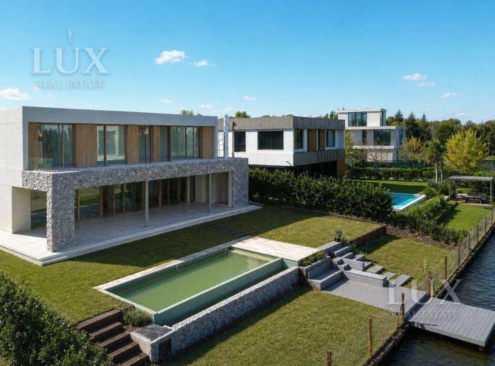 Casa · 500m² · 10 Ambientes · 2 Cocheras