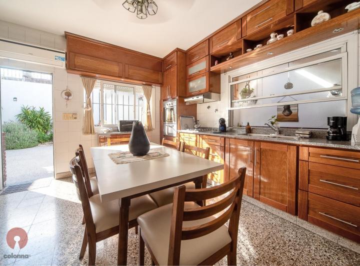 Casa · 160m² · 6 Ambientes · 1 Cochera
