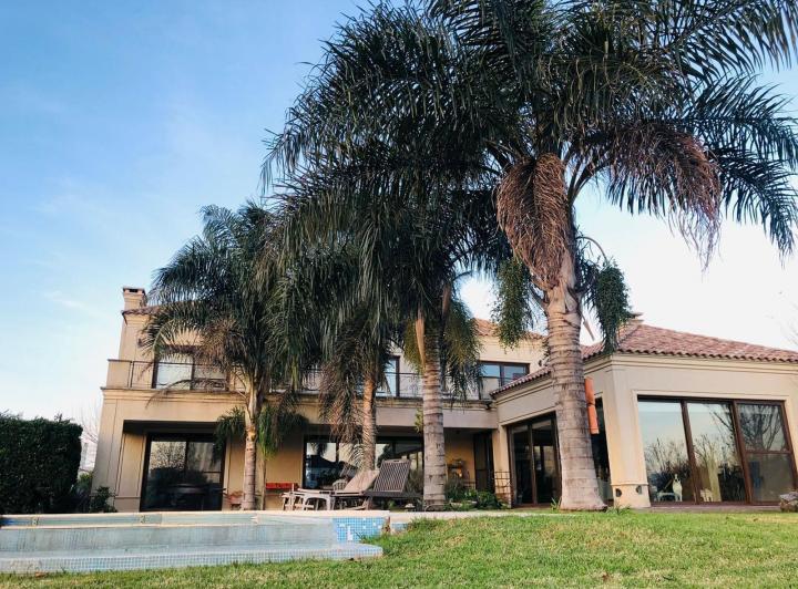 Casa · 435m² · 7 Ambientes · 2 Cocheras