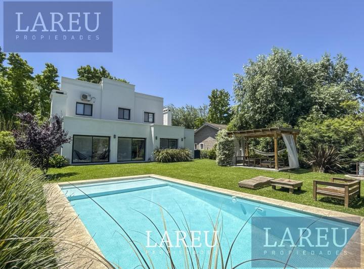 Casa · 221m² · 6 Ambientes · 6 Cocheras