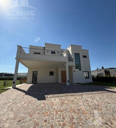 Casa · 231m² · 7 Ambientes