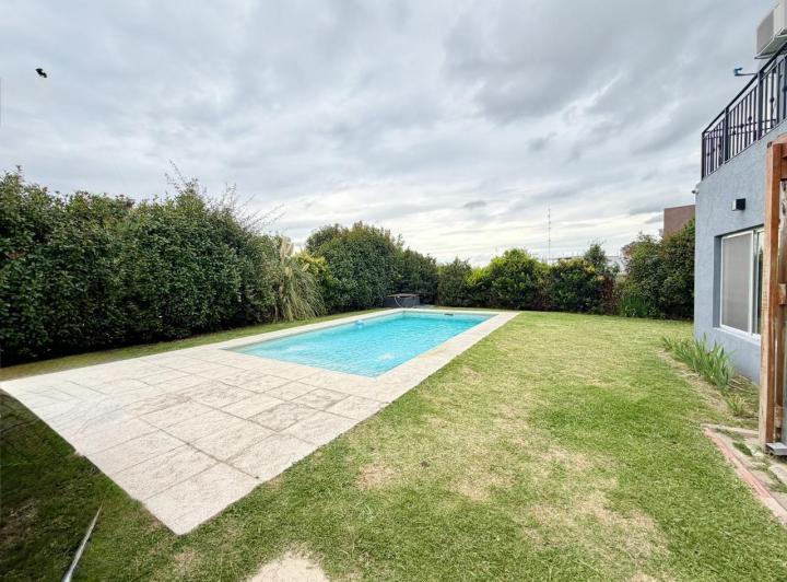 Casa · 158m² · 5 Ambientes · 2 Cocheras