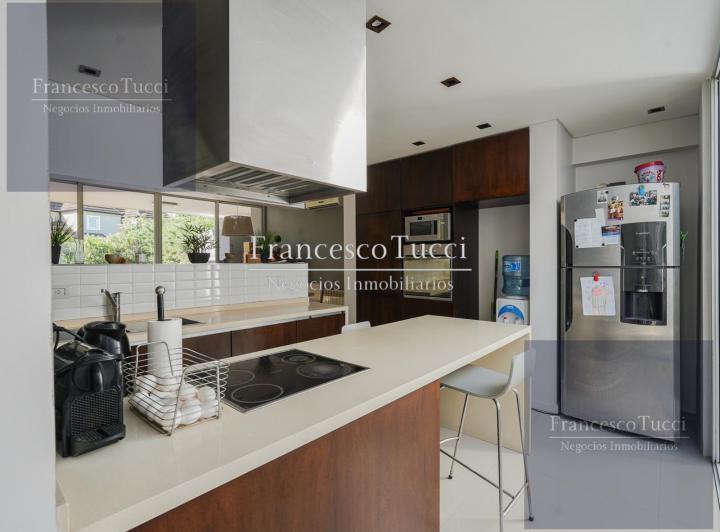 Casa · 180m² · 5 Ambientes · 1 Cochera