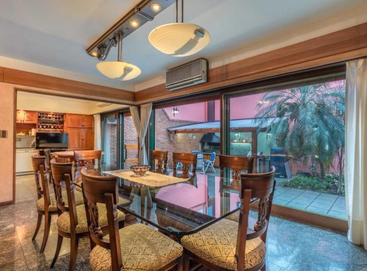 Casa · 310m² · 5 Ambientes · 3 Cocheras