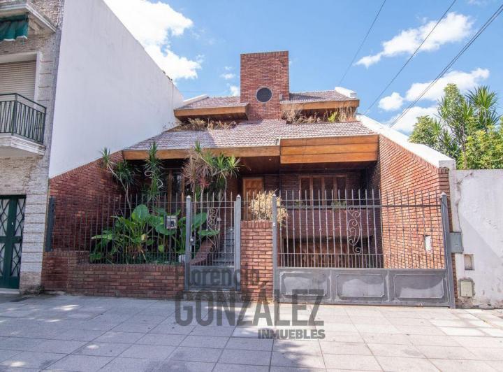 Casa · 330m² · 5 Ambientes · 4 Cocheras