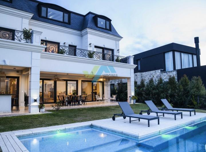 Casa · 436m² · 7 Ambientes · 2 Cocheras