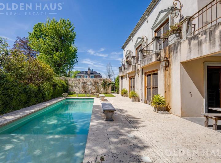 Casa · 350m² · 6 Ambientes · 4 Cocheras