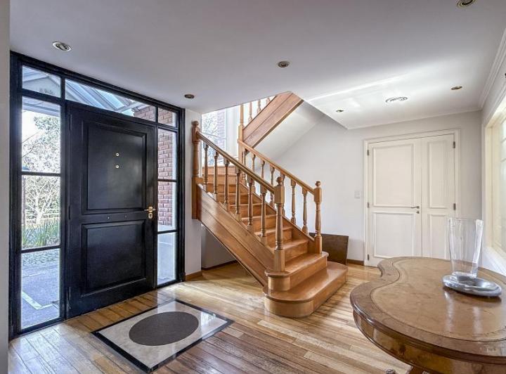 Casa · 585m² · 9 Ambientes · 1 Cochera