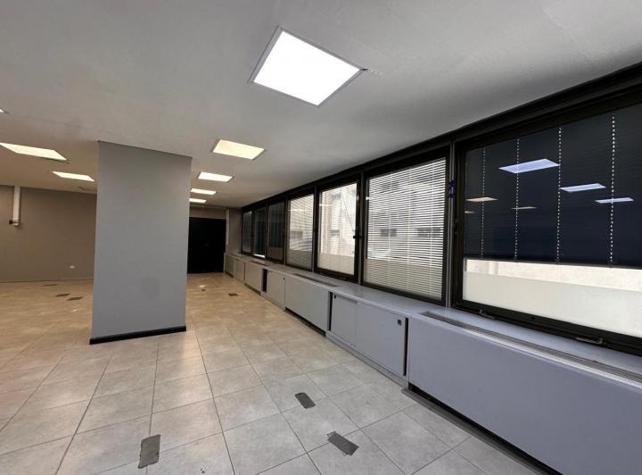 Oficina comercial · 452m² · 5 Ambientes · 4 Cocheras