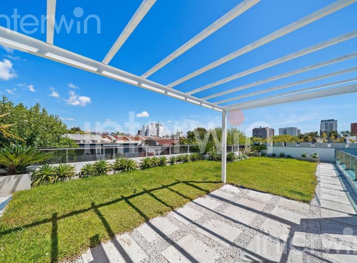 Casa · 440m² · 4 Ambientes · 3 Cocheras