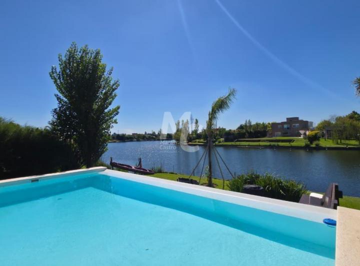 Casa · 300m² · 7 Ambientes · 1 Cochera