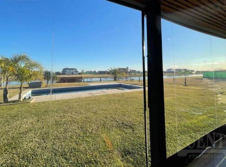 Casa · 198m² · 4 Ambientes · 2 Cocheras