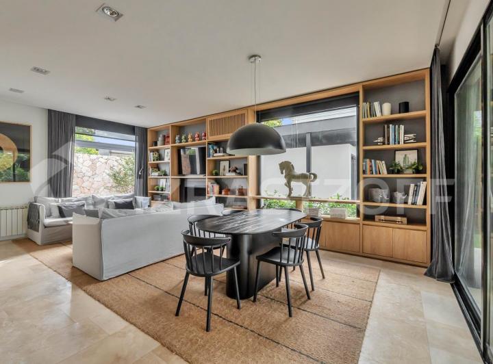 Casa · 162m² · 6 Ambientes · 4 Cocheras