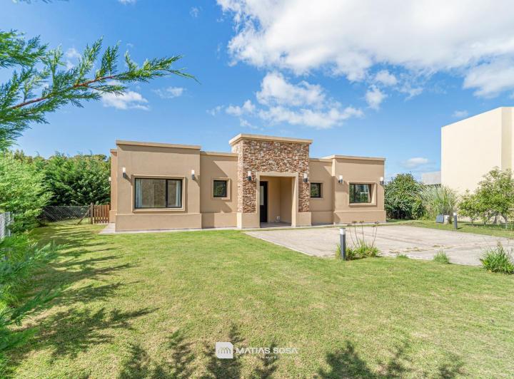 Casa · 158m² · 4 Ambientes · 3 Cocheras