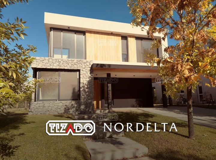 Casa · 230m² · 4 Ambientes · 2 Cocheras