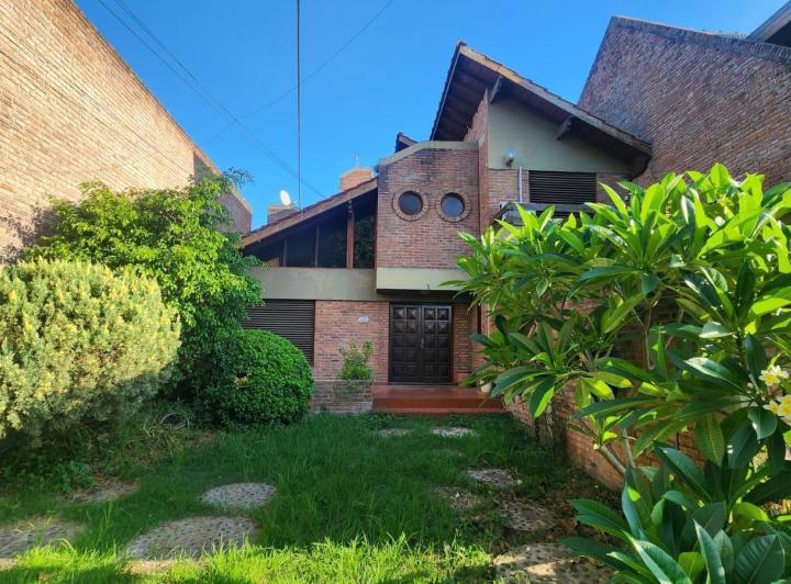 Casa · 443m² · 5 Ambientes · 2 Cocheras
