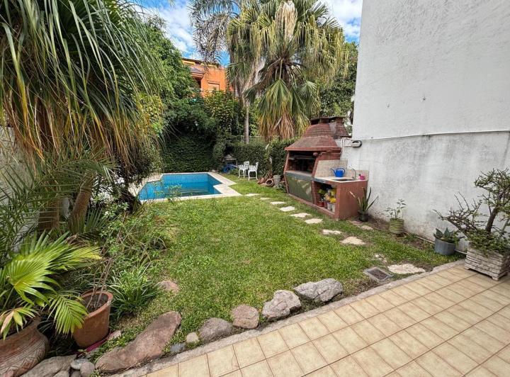 Casa · 256m² · 5 Ambientes · 2 Cocheras