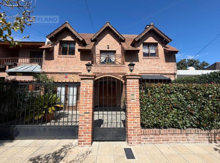 Casa · 260m² · 6 Ambientes