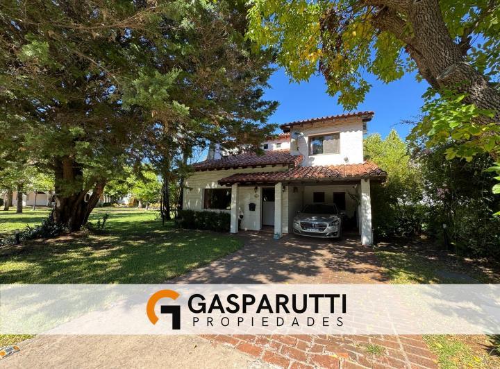 Casa · 170m² · 4 Ambientes · 4 Cocheras