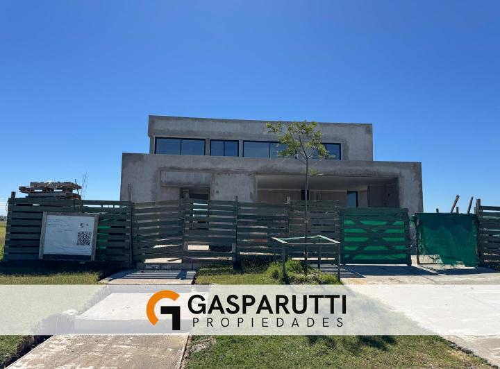 Casa · 282m² · 5 Ambientes · 6 Cocheras
