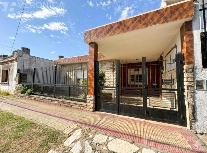 Casa · 86m² · 4 Ambientes · 1 Cochera