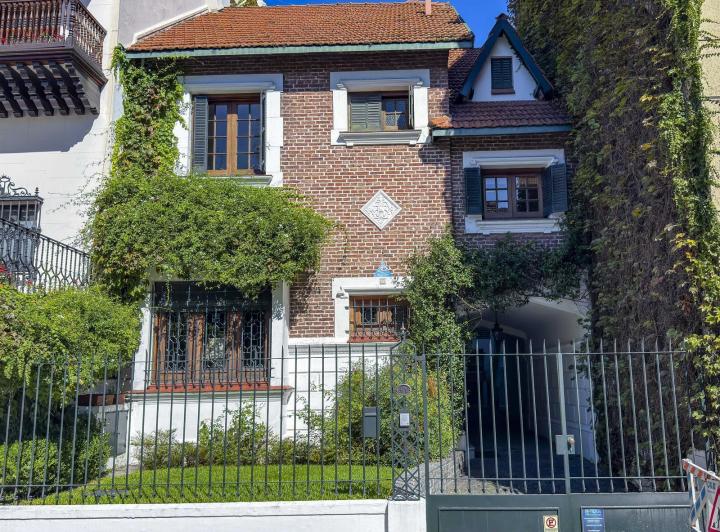 Casa · 400m² · 8 Ambientes · 2 Cocheras