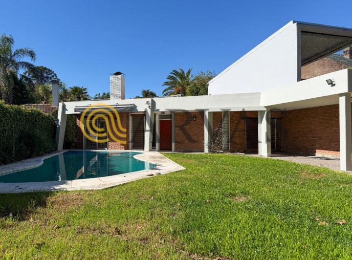 Casa · 200m² · 4 Ambientes · 1 Cochera