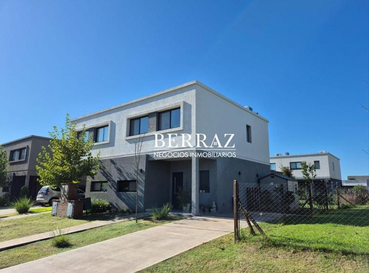 Casa · 110m² · 5 Ambientes · 2 Cocheras